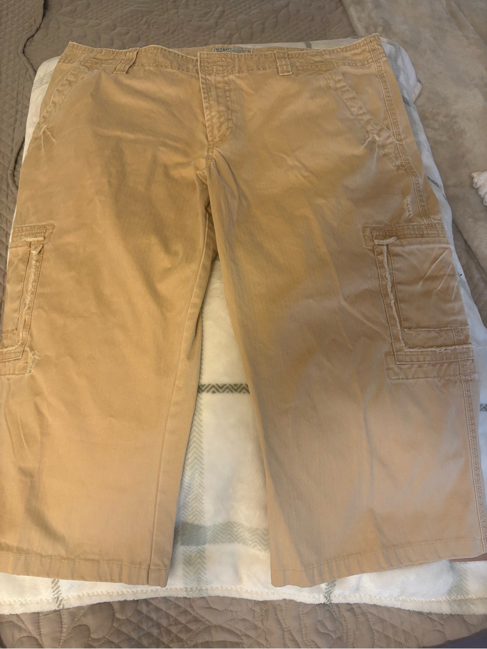Old Navy Men's Cargo Shorts in Khaki Tan